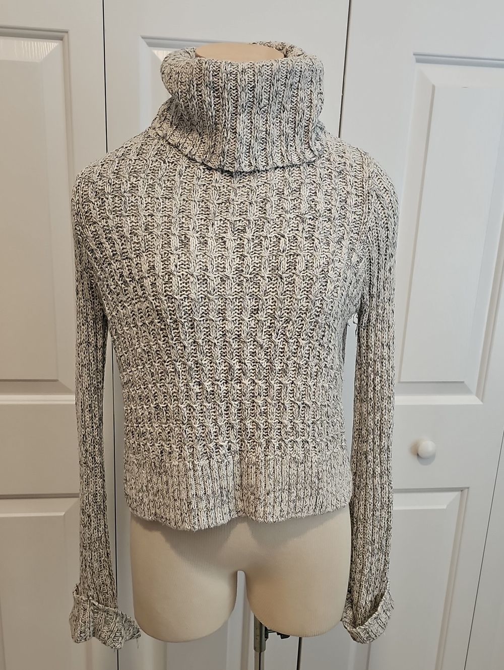 Free People Crop Turtleneck Sweater S/P. BLACK/CREAM Cotton Blend.